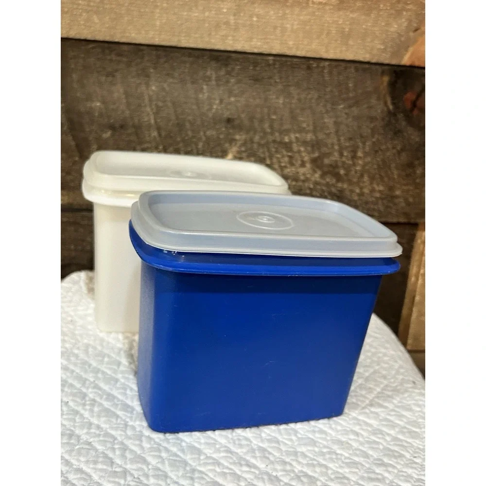 Tupperware‎ Blue & White Shelf Saver Containers But White Clear Lids